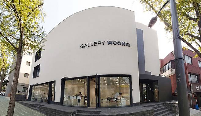 웅갤러리, 본화랑, 부르지에 히가이 갤러리, 아트아리가 모여 있는 홍지동 W299빌딩. 남제현 선임기자