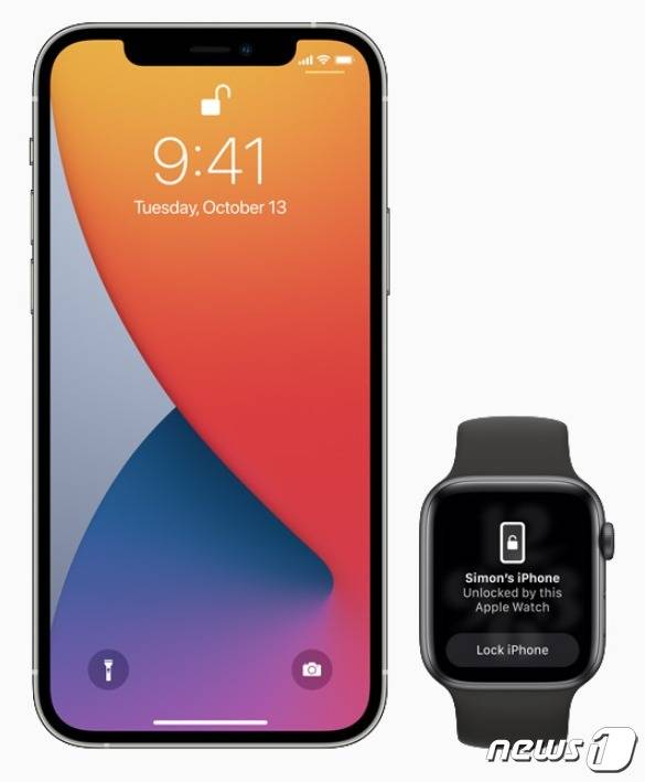 애플이 아이폰의 새로운 운영체제인 iOS14.5를 배포했다고 밝혔다. 새로운 운영체제에는 애플워치를 통한 잠금해제와 시리 목소리 추가, 앱 추적 투명성 기능 등이 추가됐다. © 뉴스1