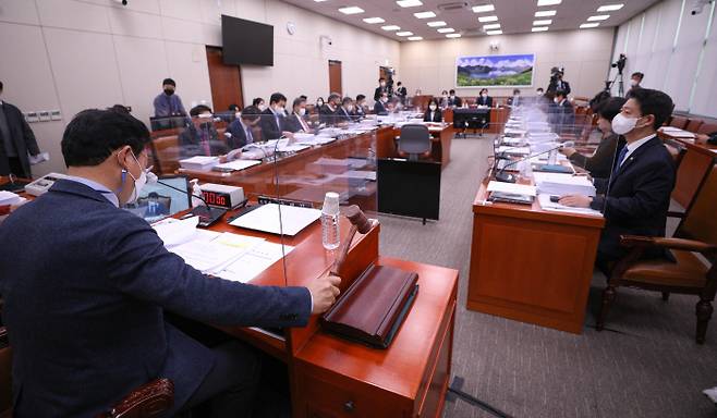 18일 오후 서울 여의도 국회에서 외교통일위원회 전체회의가 열리고 있다.  2021.2.18  [이승환기자]
