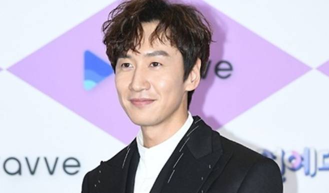Actor Lee Kwang-soo dies joint in Running Man in 11 years.On May 27, Lee Kwang-soos agency, King Kong by Starship, said, I will inform you that Lee Kwang-soo has become disjoint on SBS Running Man for the last time on May 24th (Month).Lee Kwang-soo was undergoing a steady rehabilitation treatment due to injuries caused by the accident last year, but there were some parts that were difficult to maintain the best condition when shooting, the agency said. Since the accident, we have decided to have time to reorganize our bodies and minds after a long discussion with members and crew members and agencies. Lee Kwang-soo said.It was not easy to decide that the program was disjoint in the Yi Gi program, which had been in a short period of 11 years, but we decided that it would take physical time to show better things in future activities, he said.I sincerely thank you for your interest and love for Lee Kwang-soo through Running Man, Lee said. I will say hello to Lee Kwang-soo in a healthy and bright manner.Lee Kwang-soo was a first-year member who joined Running Man in 2010, and was loved by his unique artistic sense and chemistry with his members.hereinafter agency statementHello, King Kong by Starship.Actor Lee Kwang-soo will announce that he will be disjointed on SBS <Running Man> for the last time on May 24th (Month).Lee Kwang-soo was undergoing steady rehabilitation treatment due to injuries caused by an accident last year, but there were some parts that were difficult to maintain the best condition when shooting.After the accident, I decided to have time to reorganize my body and mind after a long discussion with the members, the production team, and the agency.It was not easy to decide that the program Yi Gi, who had been in a short period of 11 years, was disjoint, but I decided that it would take physical time to show better things in future activities.I would like to express my sincere gratitude to Lee Kwang-soo for his interest and love through the Running Man. I will greet Lee Kwang-soo in a healthy and bright manner.Thank you.