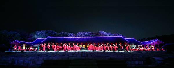 2019년 5월 궁중문화축전의 프로그램 가운데 하나로 종묘에서 종묘제례악 야간공연이 펼쳐졌다. 종묘제례악은 국립국악원 내 공연장에서 연주되는 사례가 많지만 조선 왕실 사당인 종묘에서 연주돼 종묘의 의미를 되새기게 했다. 2015년부터 시작된 궁중문화축전은 궁궐의 역사성과 장소성이 녹아있는 프로그램과 시민들이 궁중의 일상을 체험할 수 있는 프로그램으로 구성돼 있다. 한국문화재재단