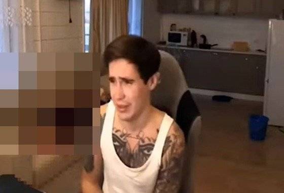 여자친구가 사망한 상황을 전하고 있는 레셰트냐크. /사진=유튜브/뉴스1