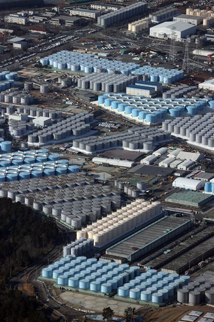 2011년 동일본대지진 당시 후쿠시마 제1원자력발전소 폭발로 발생한 오염수를 저장한 탱크가 모여 있는 모습.후쿠시마 EPA 연합뉴스