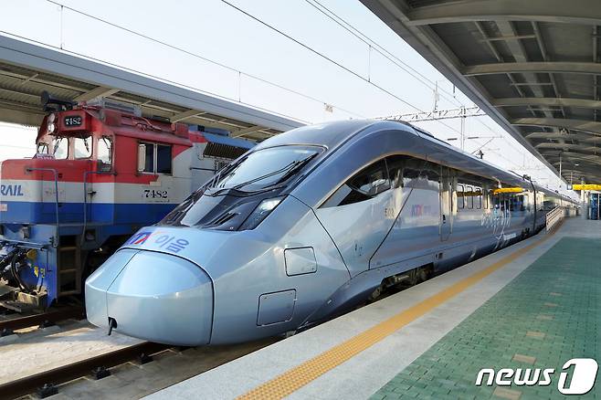 차세대 고속열차로 불리는 저탄소·친환경 KTX-이음(EMU-260) 열차. © News1 박정호 기자