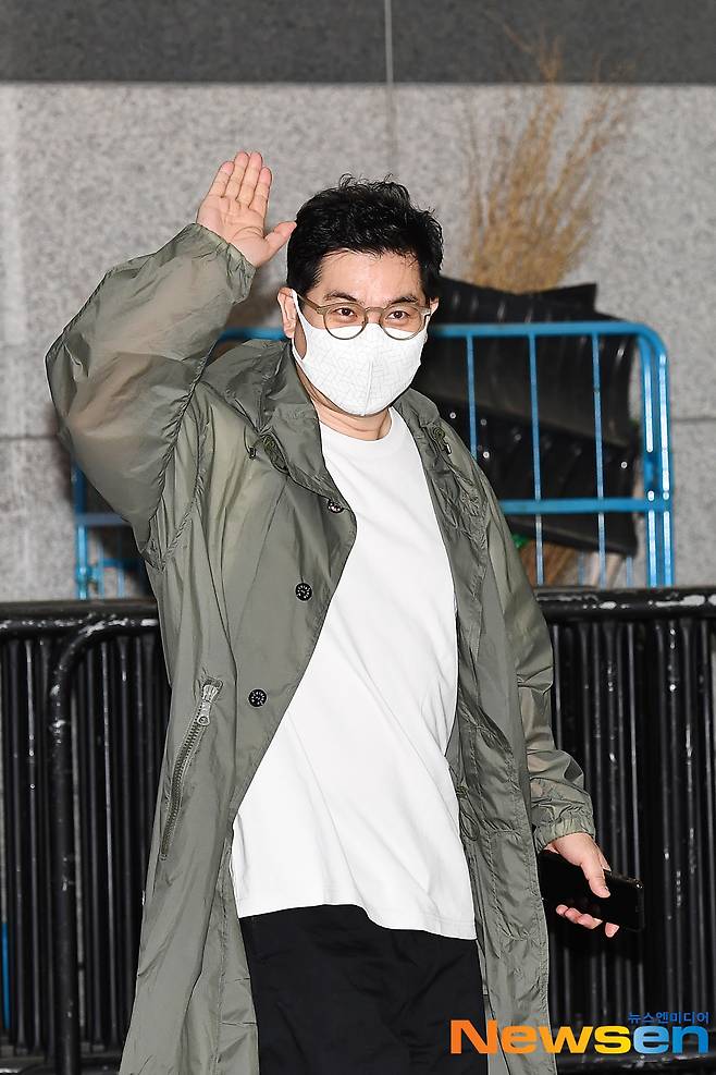 The comedian Kim Yong-man is entering the broadcasting station to attend the MBC every1 South Korean Foreigners recording at MBC Dream Center in Ilsan-dong, Goyang-si, Gyeonggi-do on May 7.