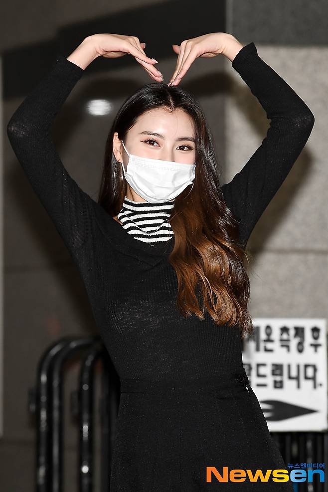 Broadcaster Prae is entering the broadcasting station to attend the recording of MBC every1 South Korean Foreigners at the Goyang Island-gu MBC Dream Center in Gyunggi Province on the afternoon of May 7.