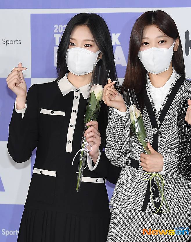 Girls group Loona Hyunjin and Choi Ri attended the 2021 Foreign Cultural Promotion Ambassador Commendation Ceremony held at the Seoul Museum of Modern Art, Sogye-dong, Jongno-gu, Seoul on the afternoon of May 10.