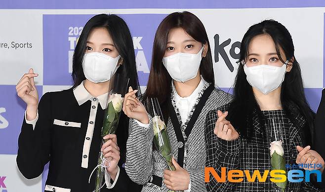 Girls Group Loona Hyunjin, Choi Ri, and BB attended the 2021 Foreign Cultural Promotion Ambassador Commendation Ceremony held at the Seoul Museum of Modern Art, Sogyeok-dong, Jongno-gu, Seoul on the afternoon of May 10.
