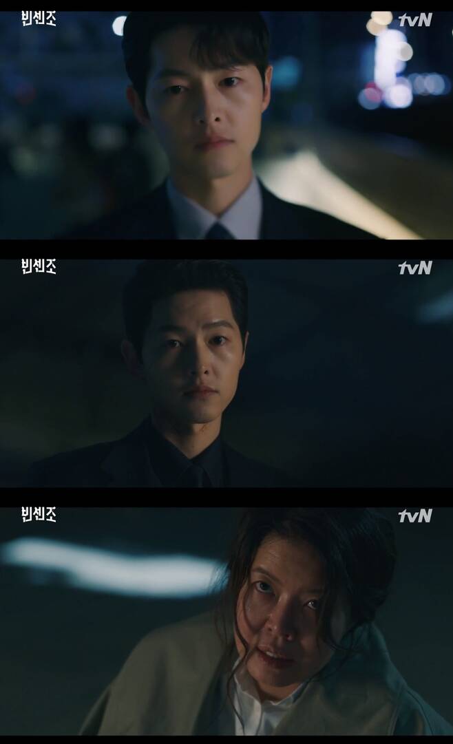 Vinsenzo ended in a hot topic.According to the content impact JiSoo (CPI) tally released by CJ ENM on April 10, the CPI of TVN weekend drama Vinsenzo (playplayplayed by Park Jae-beom and director Kim Hee-won) recorded 348.5, ranking first with a step higher than the previous week.Content Impact JiSooo is a consumer behavior-based content influence measurement model that measures content impact JiSooo by utilizing consumers online responses to broadcast programs.The number of posts, the number of comments, the number of video views, etc. are also included in the measurement target.Vinsenzo, which ended on the last two days, reclaimed the top spot in the rankings and won the beauty of Liu Cong.Vinsenzo, a story about an Italian mafia lawyer who came to Korea due to the betrayal of the organization, sweeping the villain in the way of a villain with a veteran lawyer, attracted the attention of viewers throughout the broadcast with tense development, actors performances, and novel materials.Especially in the last episode, Vincenzo (Song Jung-ki) was portrayed judging the Billons in his own way, giving coolness.All the villains, including Jang Jun-woo (Ok Taek-yeon), Choi Myung-hee (Kim Yeo-jin), and Han Seung-hyuk (Jo Han-cheol), who showed the end of viciousness, felt the pleasure of being brutally lasted.Although good was not a familiar development for the public, which was evil, Vincenzo, the charming hero of Dark Hero, made it impossible to keep an eye on the end.The final audience rating was 16.6% in the metropolitan area, 18.4% in the metropolitan area, and 14.6% in the national average, up 16.2%.Lee Kwang-soos SBS entertainment program Running Man, which attracted a lot of attention by reporting the disjoint news for 11 years, was also attracted attention.CPI 249.7, which was 11th place higher than the previous week, and was ranked 4th.Running Man reported on Lee Kwang-soos disjoint news on the 27th of last month. Lee Kwang-soo went through the leg rehabilitation process after the traffic accident last year and was not in the best condition. He said.Running Man, who decided to respect Lee Kwang-soos decision after a long conversation, said, I would like to ask Lee Kwang-soo and his members who made a difficult decision to warmly support and encourage the viewers. Running Man members and crew members will also support Lee Kwang-soo.iMBC  Photo=iMBC DB, TVN Capture