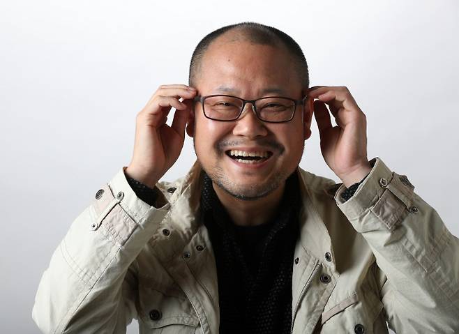 tvN 드라마 ‘빈센조’에서 난약사 주지스님으로 연기한 배우 리우진이 4일 스포츠경향과 인터뷰에 앞서 포즈를 취하고 있다. 2021.5.4 /정지윤 선임기자