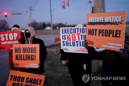 사형 집행에 반대하는 활동가들의 시위 [로이터=연합뉴스 자료사진]