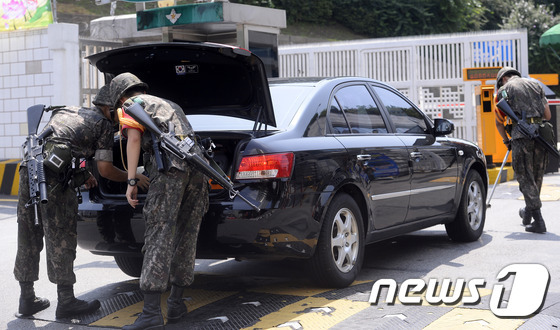 서울 용산구 국방부 정문. 2015.8.23/뉴스1 © News1 안은나 기자