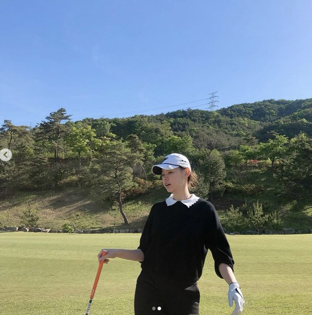 Model-born actor Goo Jae-yi fell into a menbung after hitting Golf.Goo Jae-yi posted a picture on his 11th day with an article entitled Please find a mental home on his instagram.Goo Jae-yi in the public photo is enjoying Golf in the field. Even though he is cheerful, his beautiful beauty catches his eye.What is the future Goo Jae-yi is curious about Mental has gone out.Meanwhile, Goo Jae-yi married a five-year-old school at a university in France in 2018 and held his son in his arms last December.