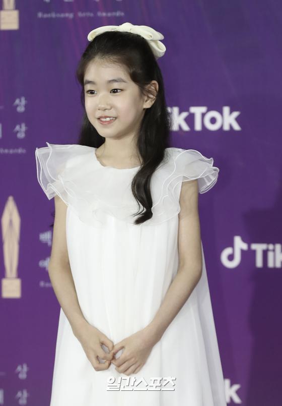 Actor Park Soi poses at the 57th Baeksang Arts Grand Prize awards red carpet event held in KINTEX, Ilsan, Goyang City, Gyeonggi Province on the afternoon of the 13th.The 57th Baeksang Arts Grand Prize, the nations top comprehensive arts awards that cover TV, film and theater, will be broadcast simultaneously on JTBC, JTBC2 and JTBC4 from 9 pm and will also be broadcast live on Tiktok.The awards, which will be held by Shin Dong-yeop and Suzie, will be held in consideration of the Corona 19 situation after last year.Goyang = 2021.05.13