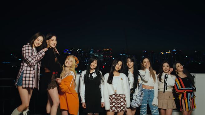 The May music industry is expected to be more lively than ever with the Come Back rush of girl groups.With Oh My Girl (OH MY GIRL) and space girl The Black already active in Come Back, Aespa (aespa), Fromis 9 (fromis_9), Rocket Punch, Everglove (EVERGLOW) will join Come Back Big Heat in succession and the music group Daejeon will unfold. Im on it.SM Entertainments new girl group Aespa (Carina, Winter, Giselle and Ning Ning Ning) will also be on the air; Aespa will release its new song Next Level on the 17th.According to SM Entertainment, Aespa will emit a further upgraded charisma through this activity.Next Level is a hip-hop dance song featuring grubby rap and energetic bass riffs. Aespa members powerful voice and variety songs are expected to catch the eye.On the same day, on the 17th, Fromis 9 (Lee Sa-rom, Song Ha-young, Jang Kyu-ri, Park Ji-won, No Ji-sun, Lee Seo-yeon, Lee Chae-young, Lee Na-kyung, Baek Ji-heon) also packs the second single Nine Lee Jin-hyuk Ticket (9 WAY TICKET).Nine Lee Jin-hyuk Ticket is a name with the same number as the number of members 9 and Lee Jin-hyuk Ticket (WAY TICKET) meaning one-way ticket, which is expected to show off various assortment charms, raising fans expectations to the fullest.Through the imaginary trip, we will provide a different healing beyond the satisfaction of the surrogate to those who are tired of frustration.Rocket Punch (play, juri, Suyun, Yungyeong, Sohee, Dahyeon) also joins Come Back Big Heat.Rocket Punch is set to return for her first single, Ring Ring.Rocket Punch, who returned eight months after August last year, showed the King of the Clean End, was the first to top model on the retro concept after debut.Ringling is a mix of the 80s The Shins Pop style of The ShinsLee Jin-hyukb genre, a song that announces Rocket Punchmans new Top Model, which expresses imposing love in plump and witty lyrics.Expectations are high that Hot Rookie Rocket Punch will be able to become a Newtro Fairy responsible for this summer.On the 25th, Everglow (Yu, Xi, Mia, Onda, Asha, such) will return after breaking an eight-month gap.Everglows new third single, Last Melody (LAST MELODY), captures Everglows infinite charisma and signature worldview.Everglow, which has shown its own identity and high-quality music, will hit the music industry once again with its more powerful performance and charisma.