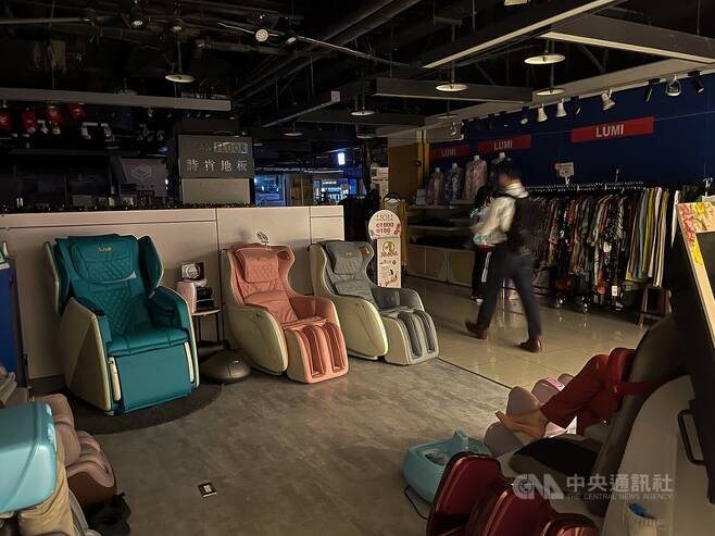 정전으로 전등이 꺼진 타이베이의 한 백화점 [대만 중앙통신사 홈페이지. 재판매 및 DB 금지]