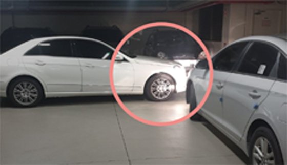 대전 서구의 한 아파트 지하주차장에 이중주차를 한 벤츠에 차를 빼 달라고 요청했다가 폭언을 들었다는 글이 네티즌들의 공분을 사고 있다. 사진 온라인 커뮤니티 보배드림