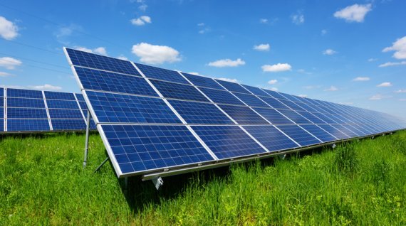 태양광에 노출된 금속 구조물은 태양광의 에너지를 흡수하며 표면 온도가 상승한다. 게티이미지 제공