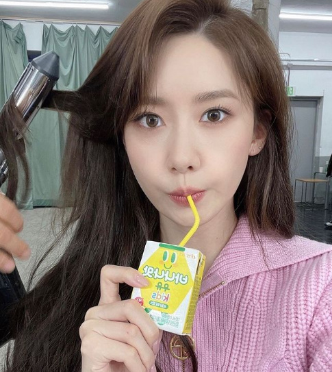 Actor Im Yoon-ah flaunted her watery Beautiful looksIm Yoon-ah left a picture on his SNS on the 18th with an article entitled Eat when you eat.In the photo, Im Yoon-ah is eating banana-flavored milk while checking her hairstyle.Im Yoon-ahs charming beautiful look after her make-up captivates her eye.Im Yoon-ahs beautiful features are enough to create the Interjection of many people.Im Yoon-ah is going to be released in June with Park Jung-min and Lee Sung-min in the movie Miracle