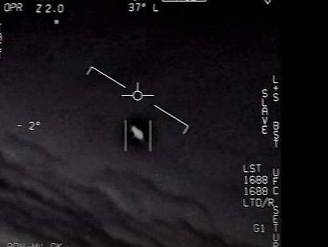 미국 국방부가 공개한 미확인비행물체(UFO) 가운데 하나