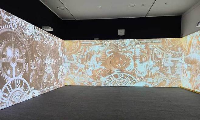 ‘시간여행사 타임워커’전시 중 일부. 부산현대미술관 제공