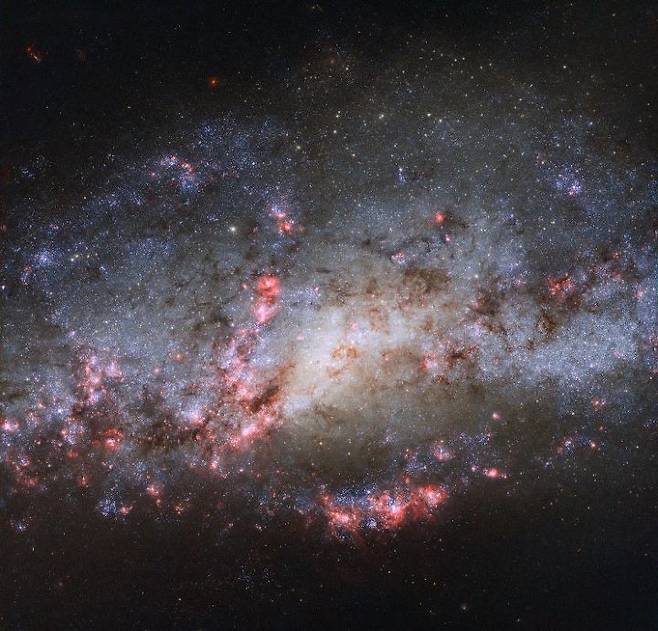 출처: ESA/Hubble & NASA