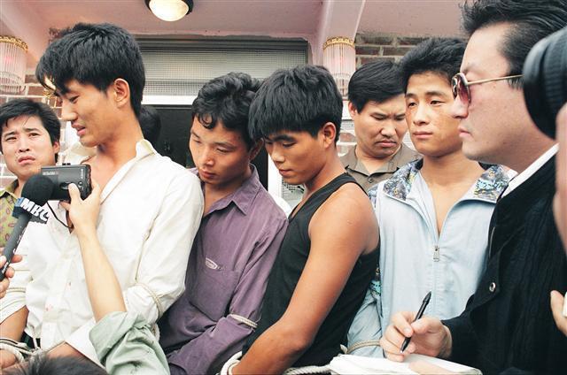 출처: 지존파 사건은 김기환 등 지존파 일당 7명이 1993년 7월부터 1994년 9월까지 5명을 연쇄 살인한 사건이다.