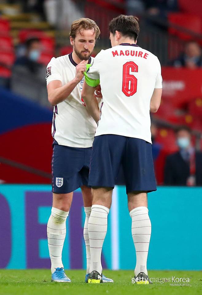 잉글랜드 국가대표팀에서 활약 중인 해리 케인(왼쪽)과 해리 매과이어. Getty Images코리아