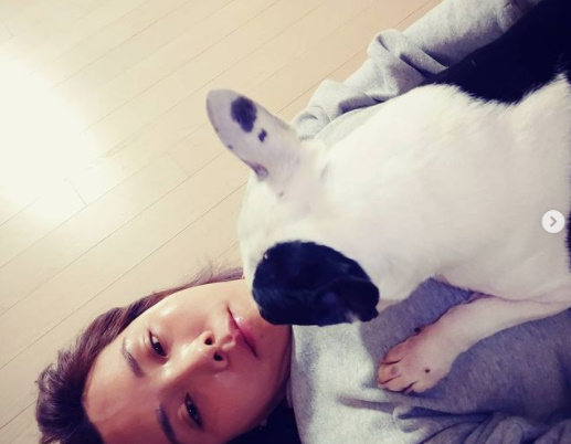 Broadcaster Shin Bong-sun flaunted her cheeky beautyOn the afternoon of the 24th, Shin Bong-sun told the personal Instagram, Im not playing well with Ykan. I love you more.Ykan is over Ykan, he said.Inside the photo was a picture of Shin Bong-sun, who was lying down and taking a selfie with Pet Ykan.Shin Bong-sun looks tired, but his eyes go to the skin.Shin Bong-sun then filled up this much about Pet Ykan.The fans responded that I am pretty in the lien, I am looking at Han Ji Min Pet ... and I am my sister ID.Shin Bong-sun Instagram
