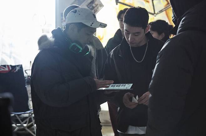 출처: <사냥의 시간> 촬영 현장