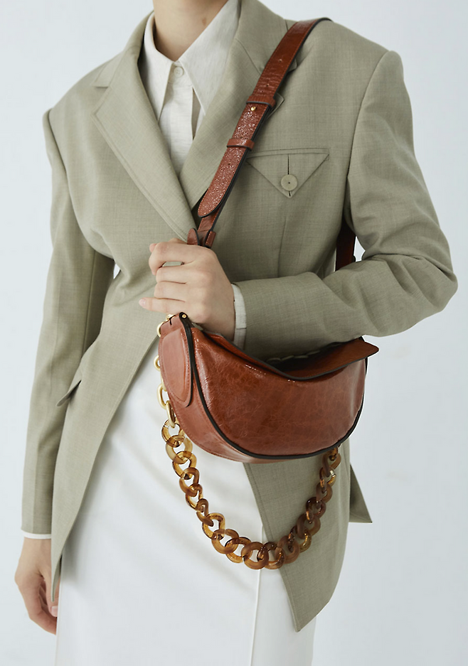 출처: 38 루에브르 Sac de Bateau Small FA0AB029-CF (329,000원)