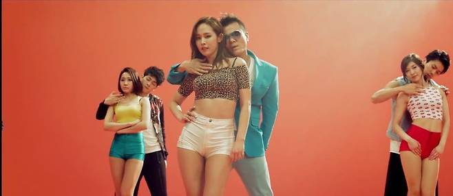 출처: '어머님이 누구니'MV 캡처