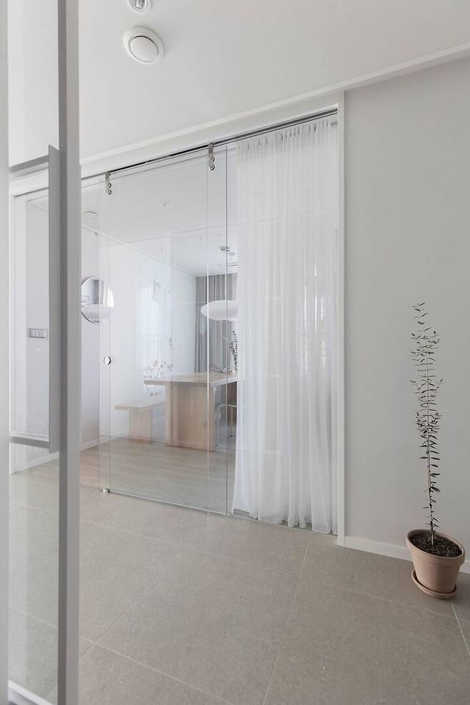 출처: 오늘의집 온라인 집들이 보러가기 (▲이미지 클릭)