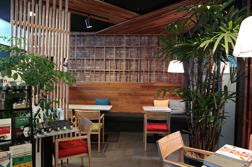 출처: 많은 청년들에게 ‘카페’는 도서관보다 친근한 공부 공간이다.