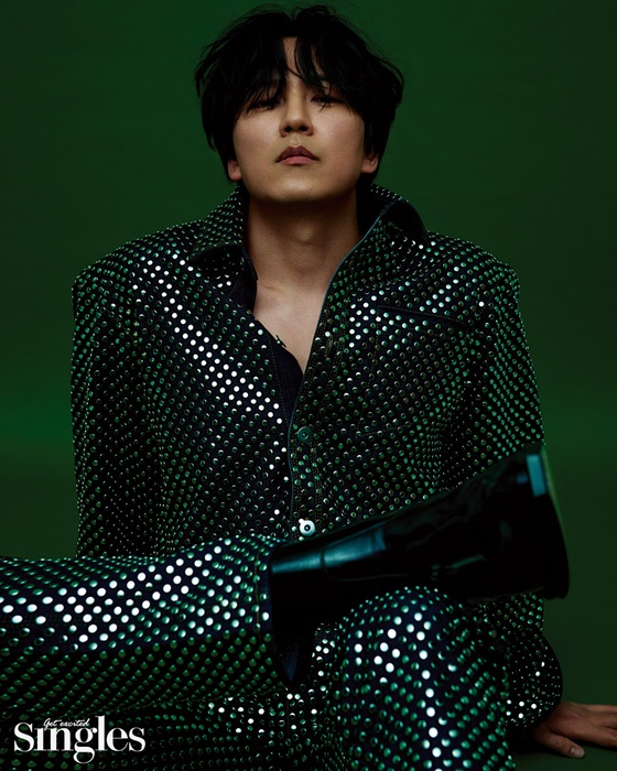 On the 25th, Magazine Singles released Kim Nam-gils pictorial.Kim Nam-gil, who appeared in a luxury fashion brand costume that matched the studio with luxurious green color, showed off her sculptural appearance that was not covered by her long hairstyle.Kim Nam-gil, who created a life character as a bride Kim Hae-il who runs without a fire for justice in the drama Hot Blood Priest, is also devoted to heating up the act in 2021.Following the films Nightly, The Protector and The Emergency Declaration, he confirmed his appearances in the drama Ireland: As an Actor, I always think Filmography is Tribe.Acting is a sensual task, so I feel that I will soon be dulled when I release my hand.I think I love this job quite when I see my heart getting most comfortable on the set. I wanted to find out the diversity of Actor and grow it, said Gil Story Eanti, who recruited Actor Lee Soo-kyung.It is also a rehearsal for the artist to raise in the future to try and experience such a thing. He felt the responsibility as a senior actor in his eyes.Meanwhile, Kim Nam-gil confirmed the appearance of the fantasy drama Ireland as his next film, and predicted a different acting transformation.In addition to Acting, he is actively working on solving social problems such as NGO activities, and is moving his own way as a perfect star not only in appearance but also in the inside.