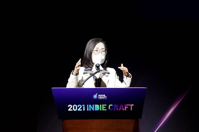 은수미 성남시장이 2021 인디크래프트 온라인 가상 게임쇼 개막식에 참석해 환영사를 하고 있다.