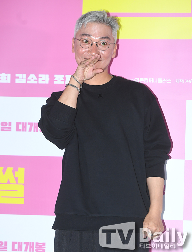 The film Sleep (director Hwang Seung-jae) premiere was held at Lotte Cinema in Jayang-dong, Seoul Gwangjin District on the afternoon of the 26th.Jo Jae-yoon, who attended the media preview, poses.Sleep is a work that depicts the story of the unforeseen things getting bigger and bigger as those who gathered in a remote mansion looking for honey Alba begin to unravel the unbelievable sledding.