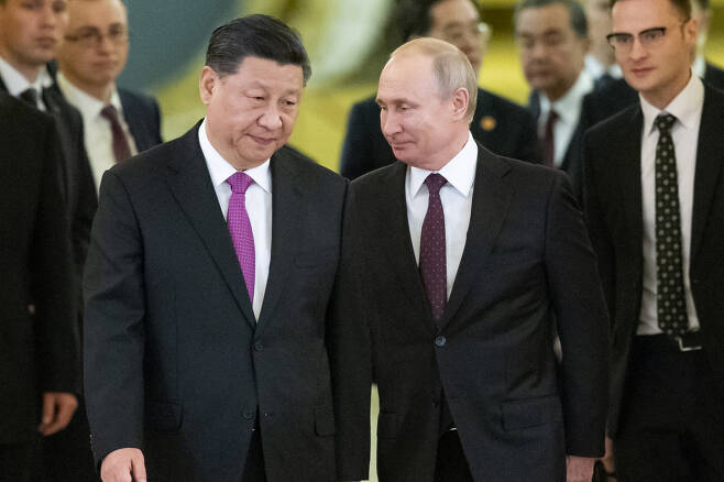 시진핑 중국 국가주석(왼쪽)과 블라디미르 푸틴 러시아 대통령.[AP]