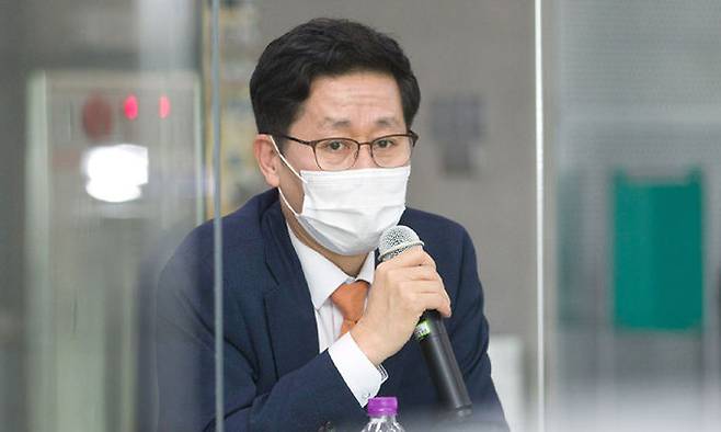 조경식 과학기술정보통신부 제2차관이 27일 서울 서대문구 케이블TV협회에서 유료방송 유관 협회장 및 사업자 대표 등과 간담회를 갖고 현안에 대해 논의하고 있다. 연합뉴스