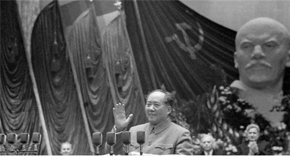 <1957년 모스크바에서 연설하는 마오쩌둥의 모습/ 공공부문>