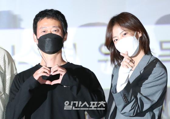 Actor Seung-mok Yoo and Bae Da-bin are attending the movie Pipeline stage greetings at Lotte Cinema Cheongryangri, Seoul Dongdaemun-gu on the afternoon of the 29th.Pipeline (director Yoo Ha) is a crime entertainment film depicting a team play by six potters who dream of turning their lives around by stealing hundreds of billions of oil hidden under the land of the Republic of Korea. Seo In-kook, Lee Soo-hyuk, Seung-mok Yoo, and Bae Da-bin performed hotly.