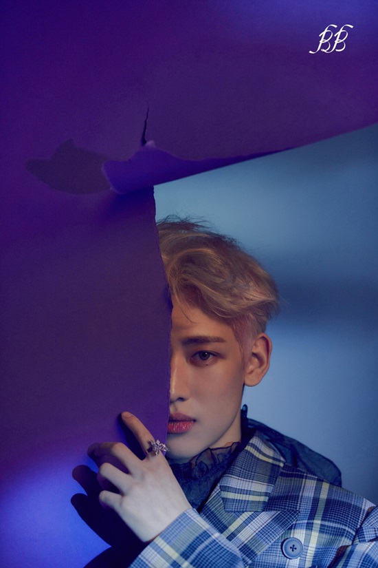 The fourth concept photo of BamBams first mini album riBBon was released.The fourth concept photo, released through BamBams official SNS at 0:00 on the 31st, contains a picture of BamBam hiding behind the torn paper.Then, a picture of BamBam tearing up a large piece of paper was revealed.Following the fact that BamBam looked out in a transparent box in the concept photo that was released earlier, he caused curiosity, and this fourth concept photo also makes various speculations.BamBams new album RiBBon, which is raising expectations every day with successive concept photos, will be released simultaneously with soundtrack on June 15, and soundtrack will be released at 6 pm (KST).Photo: Avis Company