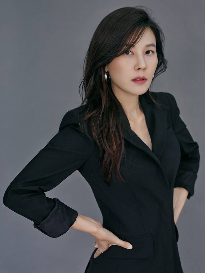Actor Kim Ha-neul is attracting attention by unveiling a new profile with various charms.Actor Kim Ha-neul in a new profile released by his agency Yoo Ha-Na on the 1st naturally expresses a chic yet intense mood in the picture.The appearance of a black-toned blouse in the background of the red sunset gives a graceful atmosphere and gives a glimpse of Kim Ha-neul, who has matured further.Kim Ha-neul, who has a luxurious dress and black suits in silver tone, stands out for her professional side and admires her with a sophisticated aura.In addition, Profile, which was unveiled this time, imprints the presence as the representative actor of Korea with the atmosphere as deep as the original charm of Kim Ha-neul as well as the filmography accumulated on the light.Kim Ha-neul, who completed various concepts with the firepower that freely moves the atmosphere of the drama and the drama at the time of shooting, is the back door that attracted the admiration of the stretched staff and predicted a new transformation and raised more expectations.Kim Ha-neul, who has completed trendy and sensual filmography with a variety of characters that are not limited to genres every time.Kim Ha-neul has recently announced a new profile and QA, while interest in his activities, which have recently signed an exclusive contract with Yoo Ha-Na, has been gathering attention.Q1. I wonder about the recent situation.Hi, Kim Ha-neul, Im resting well these days, and Im constantly thinking about what Id like to do with my next film, and what Id like to show you.Q2. Were releasing a new Profile. What do you think?A little different from the existing Profile photos Feelings, I took them close to the Feelings of the picture.I want to show you more natural things, so I tried it again and I am looking forward to seeing how you will look at it. Q3. What about your usual personality? Is it stressful?I am really good at laughing, I think, because I am very good at the trivial things and I am positive in every way, so I dont feel so stressed.Q4. What works or roles do you want to play?I thought Id done a lot of works of melodies and lovely Feelings recently, and I thought that I would like to do natural activities of such Feelings like my sister, my sister, who is natural, tough and comfortable nowadays.So Im seeing a lot of those works.Q5. What if theres a modifier you want?I would rather have a modifier for the work, like, if I do an action that fits the character in the work of the Action genre, rather than making regulations, like Action Queen.Q6. What about the most attached work or character?Its so hard to combine film dramas and pick one of them beyond twenty, because there are so many of my favorites (laughs).However, I think of my work, Do not believe her.I greeted you with a calm or sweet Feelings work at the beginning of my debut, especially because the character itself is a very bright Feelings work, so it was really helpful to me to act and I like the memories of that time.iMBC  Photos Offer = Yoo Ha-Na
