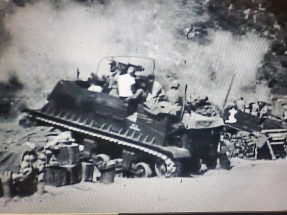 한국전쟁에 참전한 미군 213 포병대대가 포사격을 하고 있다. 대대원들은 모두 유타주 출신이었다.