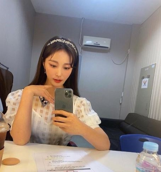Ahn Hye-Kyung, an actor and broadcaster from the weather caster, reported a bright current situation.Ahn Hye-Kyung posted two photos on his personal instagram on June 3 with an article entitled Put on the Headband these days.The photo shows Ahn Hye-Kyung sitting in the waiting room and taking a picture of himself in the mirror, attracting attention by digesting the floral headbands in a fashionable way.In another photo he looked bright with a pale smile, and the look of Ely looks is outstanding with a pure atmosphere.On the other hand, Ahn Hye-Kyung expressed his feelings of being attacked by Flaming, recalling the time when he was contracting with Goo Bon-seung on SBS Burning Youth broadcast last month.Ahn Hye-Kyung said, When I look at the SNS comment window, there were many stories such as Do not take your brother from Kyung-heons sister, why do you intervene between the two?I was just working hard on a contract couple as a big brother (Goo Bon-seung) fan, but I was heartbroken to hear those words, he said, wistfully.