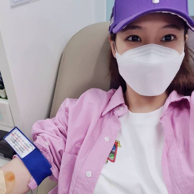 Singer Hongja reveals how hes doing Blood DonationOn June 3, Hongja posted two photos on his instagram with an article entitled The Most Beautiful Wrinkle in the World #Blood Donation.Hongja, who wears a hat in the public photo, is on Blood Donation.Even if you do not decorate, the natural beauty of the innocent Hongja catches your eye.The netizens who watched the photos responded that the heart is pretty, I like to see, beautiful and beautiful atmosphere.Hongja, who made his debut with his first album Why can not I speak in 2012, became very popular through TV Chosun Miss Trot.He also won the 2019 Soribada Best K Music Awards Trot Rookie Award.Meanwhile, Hongja recently appeared on KBS 2TV entertainment program The Dog Is Great and said, There are two dogs called Pungsim and Harp. They are mother and daughter dogs.Even if the wind and Harp are small, they are a little old.When I brought the wind, I was tired of Seoul and my heart was so bad that I blew a lot until then.  I wanted to build it with that heart, so I said it was windy when the wind blew.Harp is half the other puppy, so Harp introduced his dog.