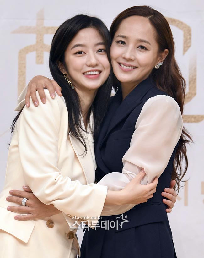 SBS Drama Penthouse 3 online production presentation was held on the afternoon of the 4th.Actor Eugene, Kim So-yeon, Ijia, Um Ki-jun, Bong Tae-gyu, Yoon Jong-hoon, Yoon Joo-hee, Kim Young-dae and Hyun-soo Kim attended the production presentation.The event was held online under the influence of Corona 19.[]