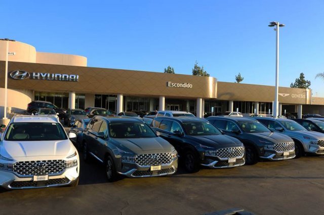 미국 샌디에이고의 현대자동차 대리점에 판매를 앞둔 스포츠유틸리티차량(SUV)들이 전시돼있다. 현대자동차 미국판매법인 제공