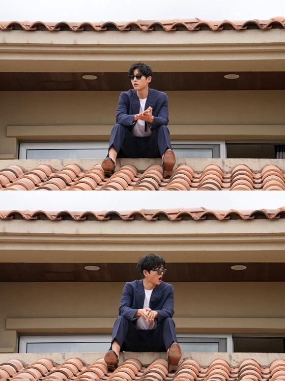 On the 8th, Song Joong-ki official Instagram posted two photos.In the photo, Song Joong-ki is dressed in a neat suit and sunglasses, and he is proud of his languid but cool king of end plate.Meanwhile Song Joong-ki stars in the film Bogota; he is also reviewing his appearance in the drama Conglomerate House the Youngest Children.