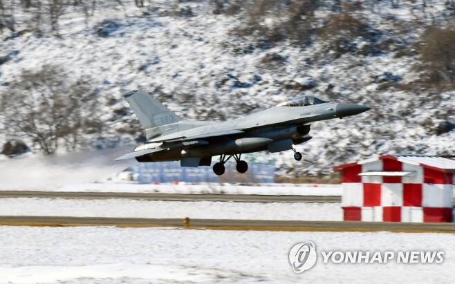 이륙하는 KF-16 전투기 [연합뉴스 자료사진]